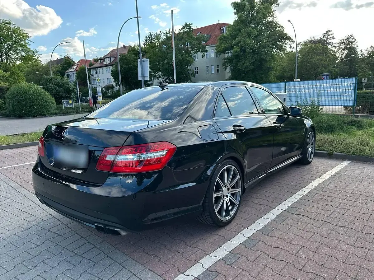 Gebraucht Mercedes E63 AMG AMG 525 PS (386 kW) 2011 Schwarz Limousine