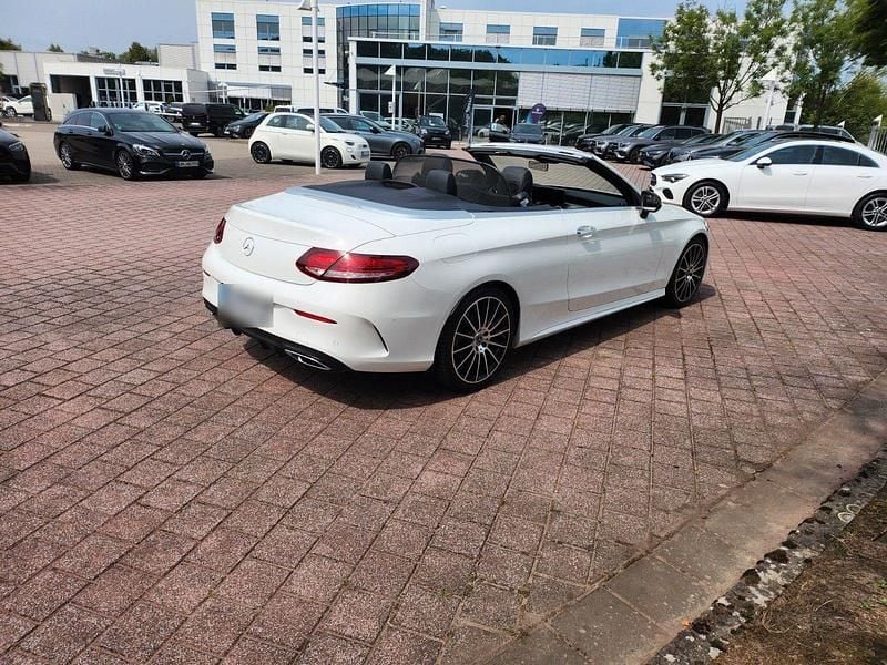 Gebraucht Mercedes C220 AMG 194 PS (142 kW) 2023 Weiß Cabrio
