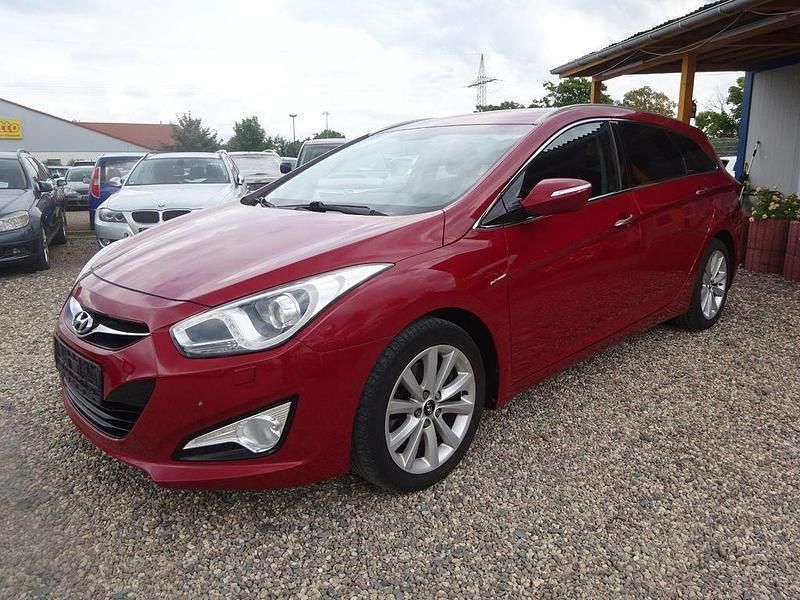 Rot Gebraucht 2013 Hyundai i40 Edition Kombi | 4.400 € (Superpreis) - Bild 1/4