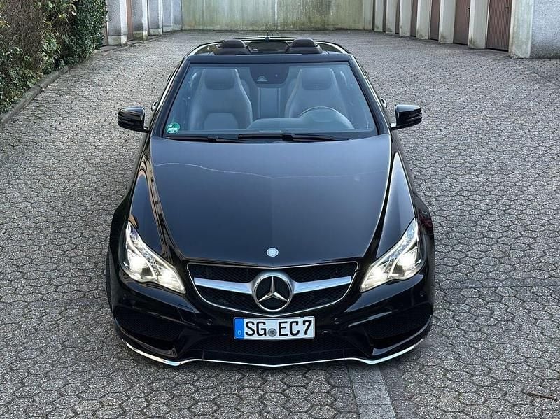 Gebraucht Mercedes E250 AMG line 211 PS (155 kW) 2013 Schwarz Cabrio