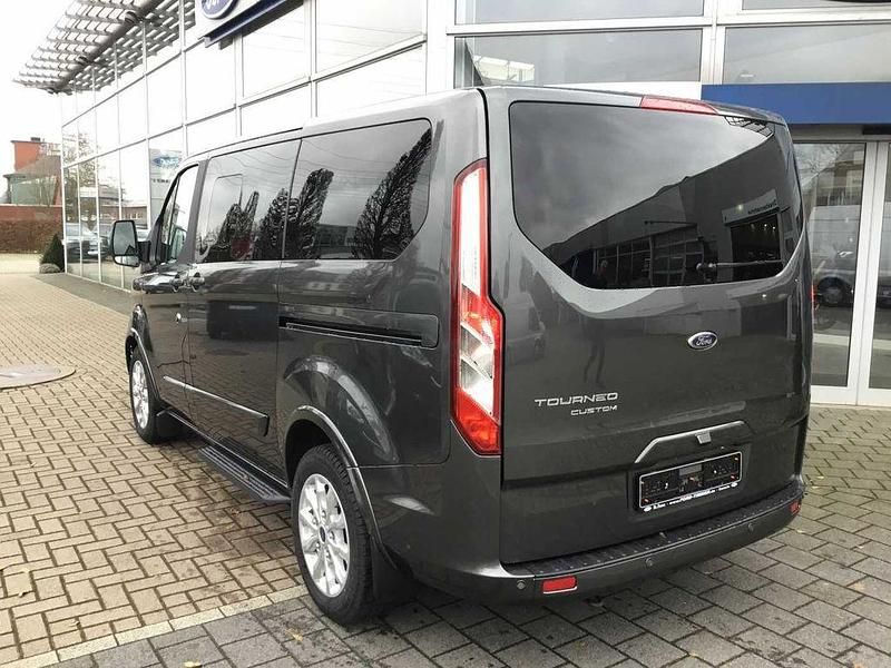 Gebraucht Ford Tourneo Titanium 150 PS (110 kW) 2023 Grau Van / Kleinbus