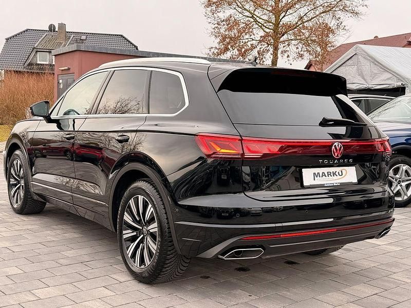 Gebraucht VW Touareg 231 PS (169 kW) 2024 Schwarz SUV