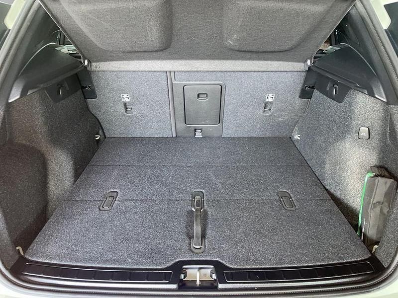 Gebraucht Volvo XC40 Core 163 PS (119 kW) 2023 Grün SUV