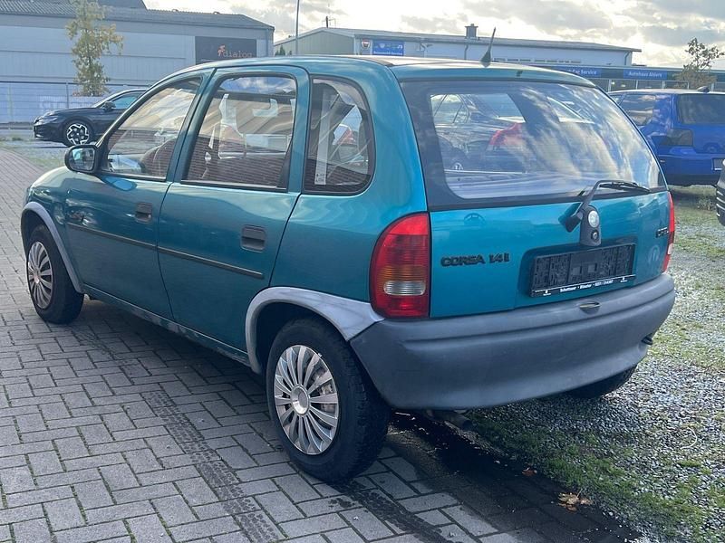 Second-hand Opel Corsa 60 CP (44 kW) 1994 Verde Hatchback