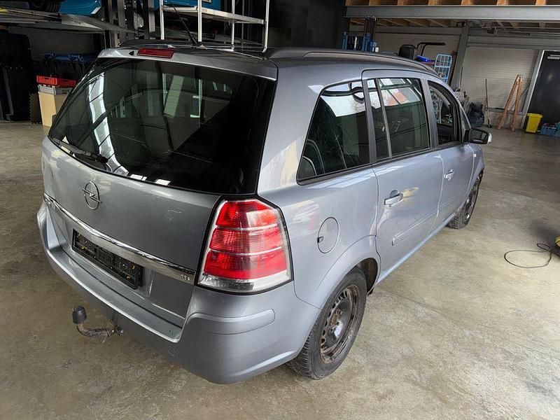 Gebraucht Opel Zafira Edition 140 PS (102 kW) 2006 Silber Van / Kleinbus