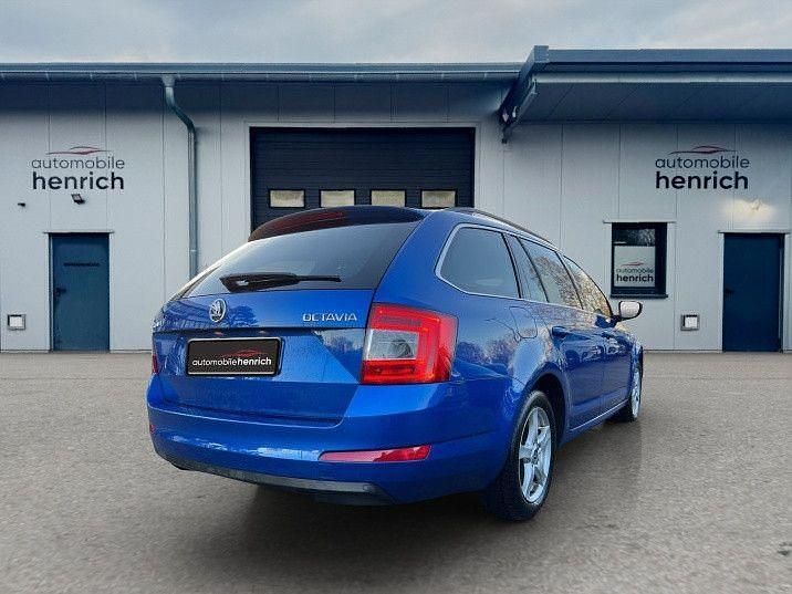 Gebraucht Skoda Octavia Elegance 140 PS (102 kW) 2015 Blau Kleinwagen