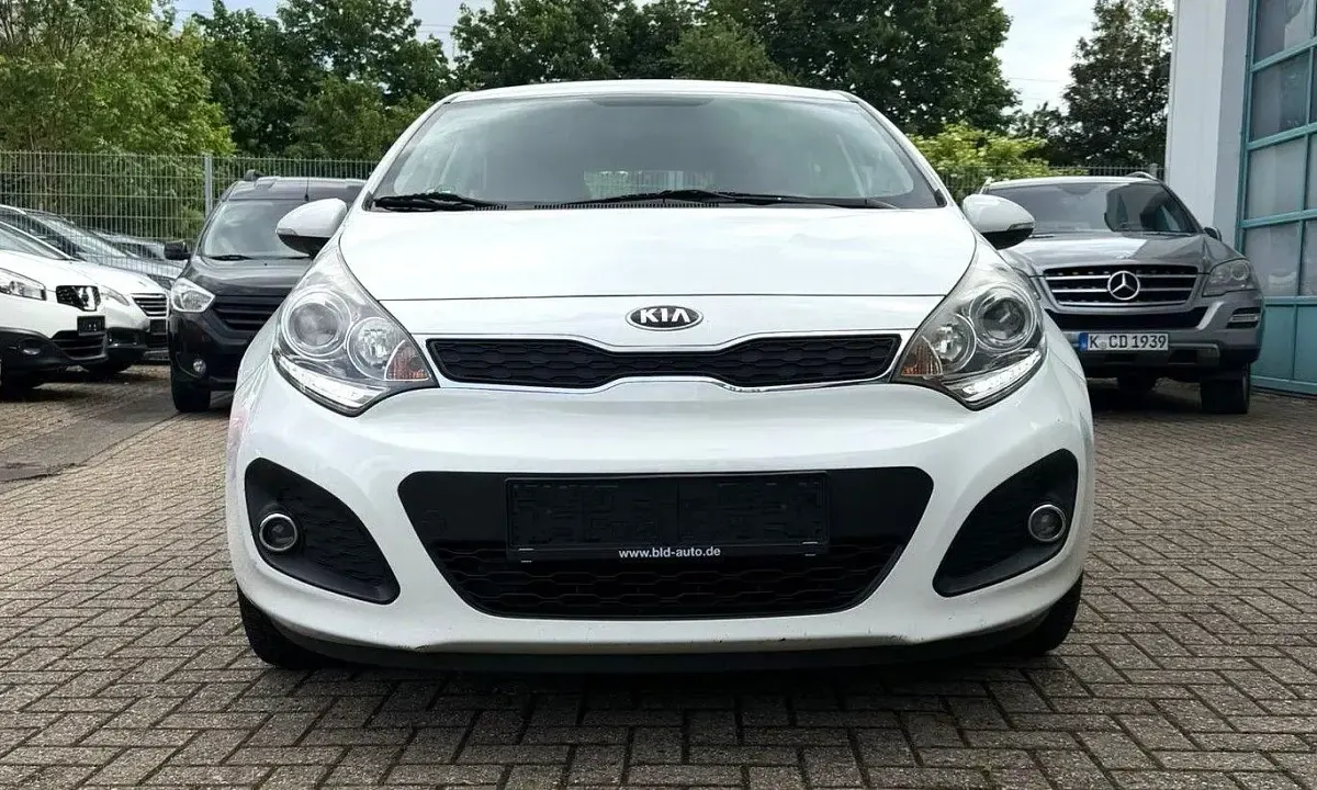 Gebraucht Kia Rio Spirit 86 PS (63 kW) 2013 Weiß Kleinwagen