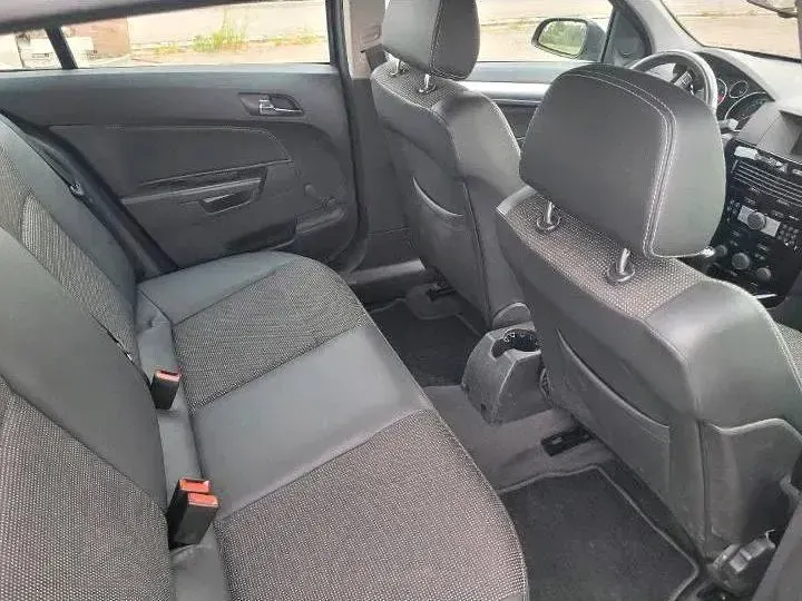Gebraucht Opel Astra 90 PS (66 kW) 2009 Schwarz Kleinwagen