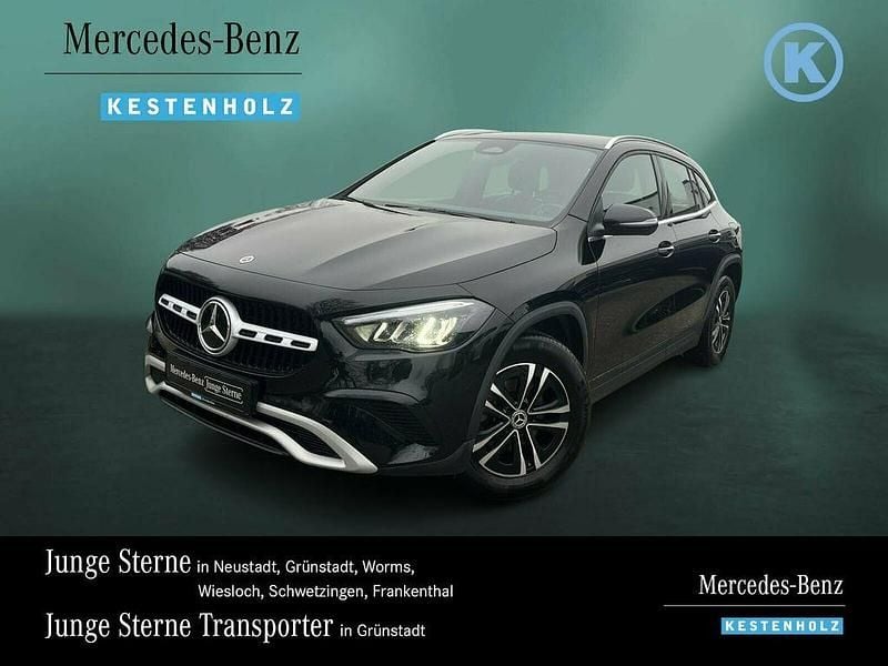 Schwarz Gebraucht 2023 Mercedes GLA200 SUV | 31.990 € (Guter Preis) - Bild 1/4