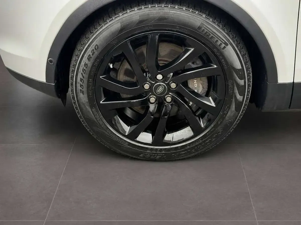 Gebraucht Land Rover Discovery SE 306 PS (225 kW) 2019 Fuji white SUV