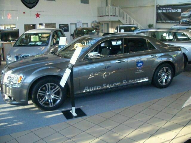 Grau metallic Gebraucht 2011 Lancia Thema Platinum Limousine | 31.890 € - Bild 1/4