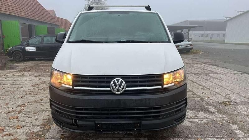 Candyweiß Gebraucht 2016 VW Transporter Van | 9.500 € - Bild 1/4