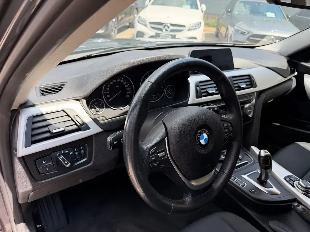 Gebraucht BMW 318 Advantage 136 PS (100 kW) 2017 Grau Limousine