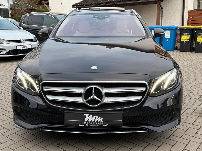 Gebraucht Mercedes E250 Business 211 PS (155 kW) 2017 Schwarz Kombi