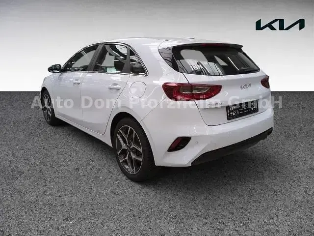 Gebraucht Kia Ceed Spirit 140 PS (102 kW) 2025 Weiß Kleinwagen