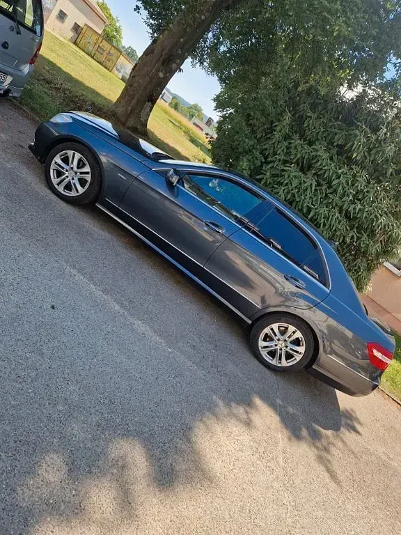 Gebraucht Mercedes E300 Avantgarde 231 PS (169 kW) 2011 Silber Limousine