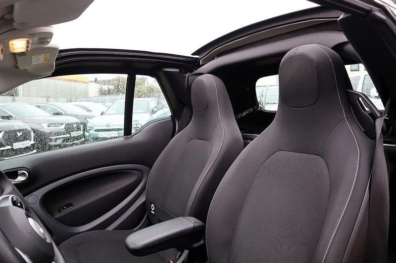 Gebraucht Smart ForTwo Cabrio Basis 90 PS (66 kW) 2018 Weiß Cabrio