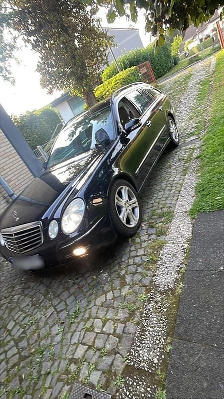 Gebraucht Mercedes E320 224 PS (164 kW) 2006 Schwarz Kombi