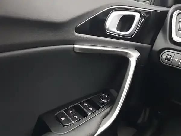 Neu Kia Ceed 150 PS (110 kW) 2026 Lunarsilber met. Kleinwagen