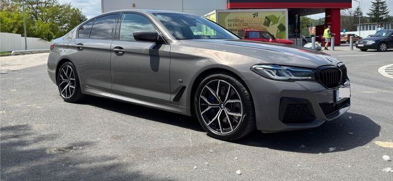 Grau Gebraucht 2021 BMW 530 M Sport Limousine | 41.800 € (Etwas zu teuer) - Bild 1/4