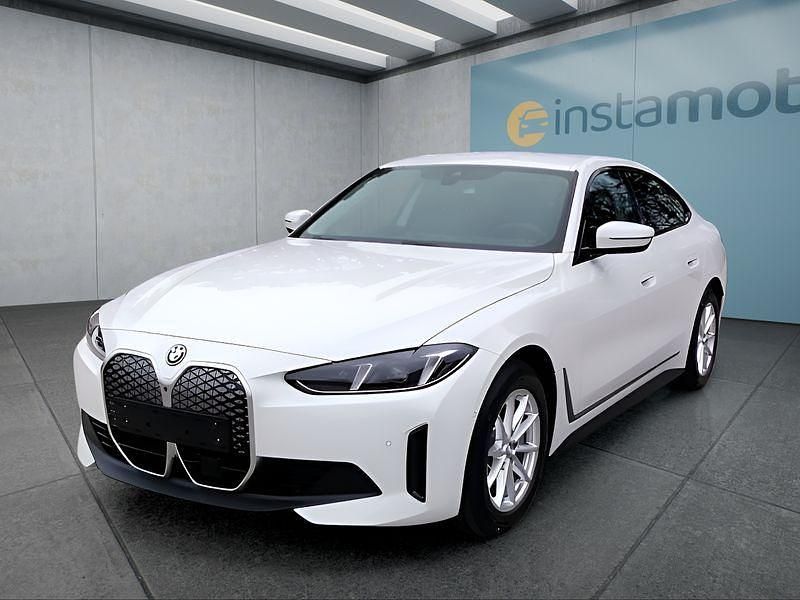 Weiß Gebraucht 2025 BMW i4 Limousine | 47.899 € (Fairer Preis) - Bild 1/4