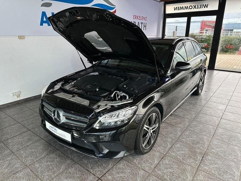 Gebraucht Mercedes C200 160 PS (117 kW) 2020 Schwarz Kombi
