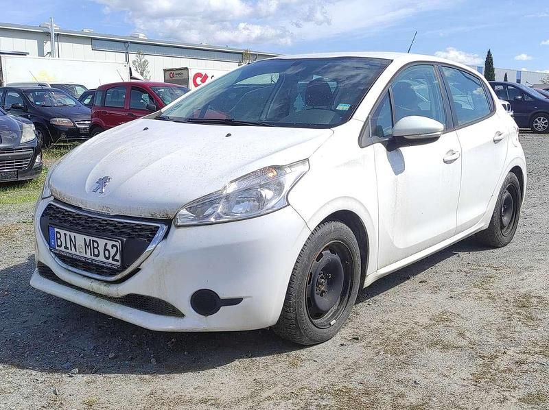 Gebraucht Peugeot 208 Active 68 PS (50 kW) 2015 Lack weiss banquise/deckende Kleinwagen
