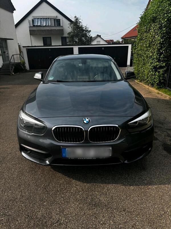Grau Gebraucht 2017 BMW 118 Advantage Kleinwagen | 11.400 € (Guter Preis) - Bild 1/4