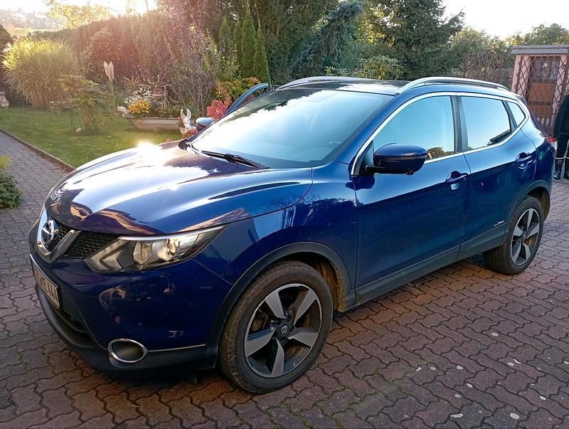 Blau Gebraucht 2015 Nissan Qashqai SUV | 10.500 € (Fairer Preis) - Bild 1/4