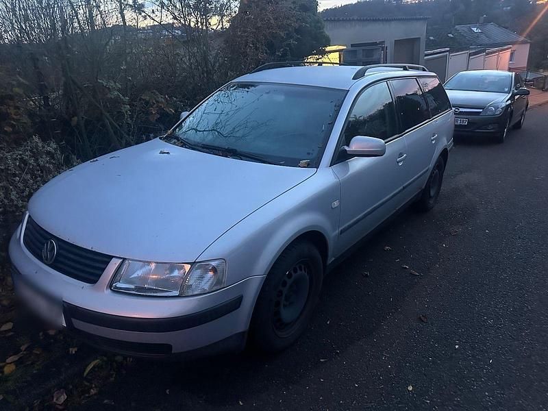 Silber Gebraucht 1999 VW Passat Kombi | 710 € (Superpreis) - Bild 1/4