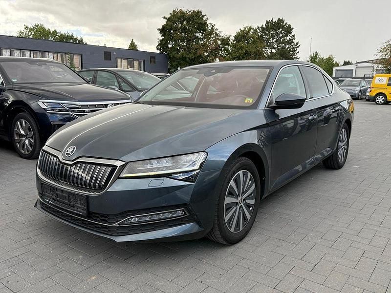 Grau Gebraucht 2021 Skoda Superb Style Limousine | 17.990 € (Superpreis) - Bild 1/4