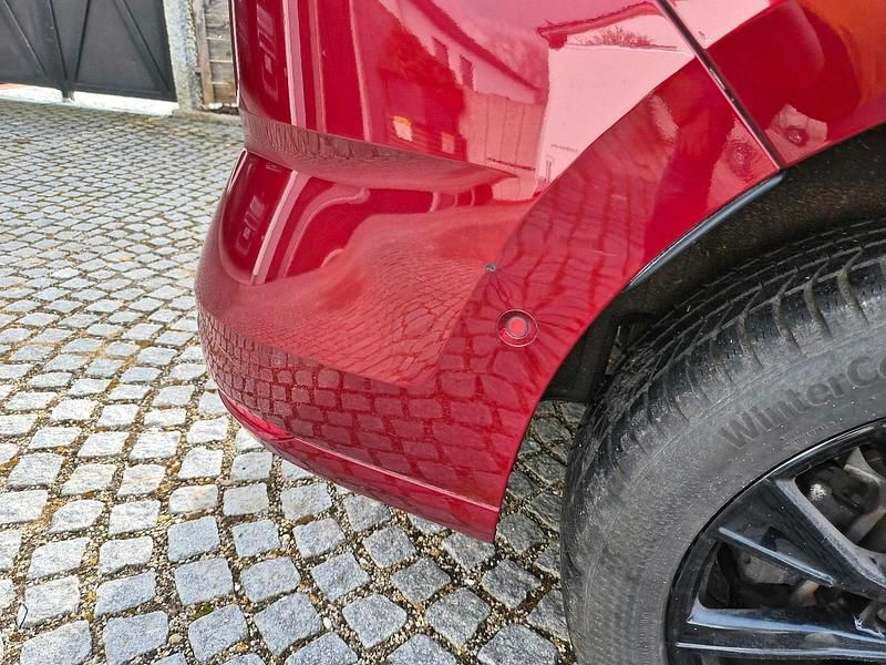 Gebraucht VW Multivan Style 150 PS (110 kW) 2023 Rot Van