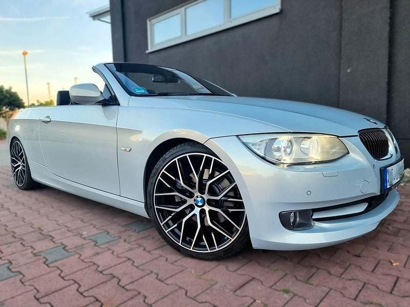 Gebraucht BMW 325 Cabriolet Shadowline 218 PS (160 kW) 2012 Silber Cabrio