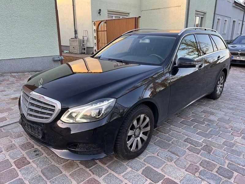 Second-hand Mercedes E250 204 CP (150 kW) 2014 Negru Berlinǎ