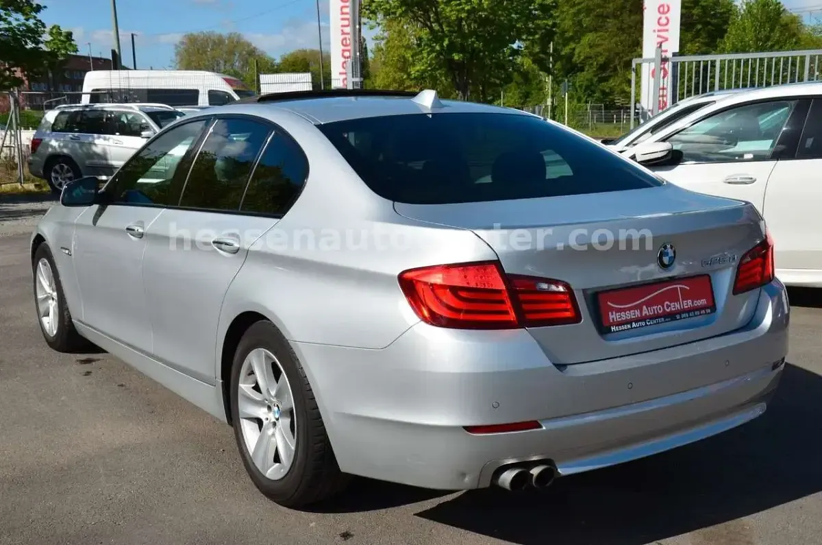 Gebraucht BMW 525 218 PS (160 kW) 2012 Silber Limousine