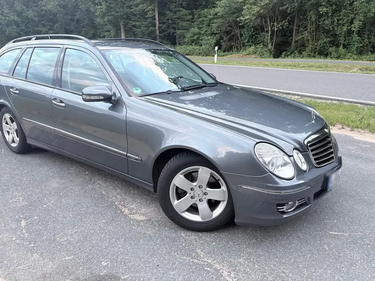 Gebraucht Mercedes E220 170 PS (125 kW) 2007 Grau Kombi