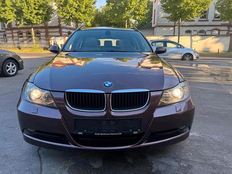 Rot Gebraucht 2006 BMW 320 Kombi | 4.999 € (Fairer Preis) - Bild 1/4