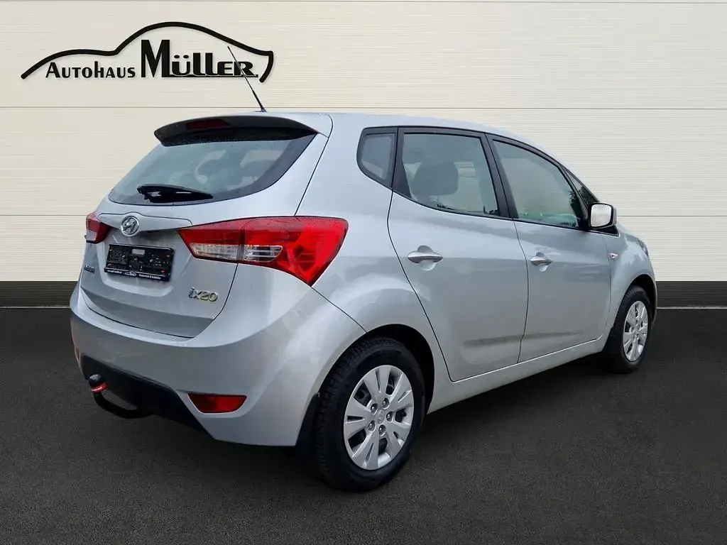 Gebraucht Hyundai ix20 Classic 90 PS (66 kW) 2014 Silber Kleinwagen