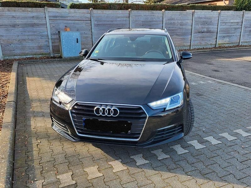 Schwarz Gebraucht 2018 Audi A4 Kombi | 13.800 € (Guter Preis) - Bild 1/4