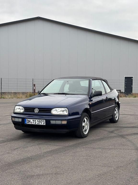 Blau Gebraucht 1997 VW Golf Cabriolet Edition Cabrio | 800 € - Bild 1/4