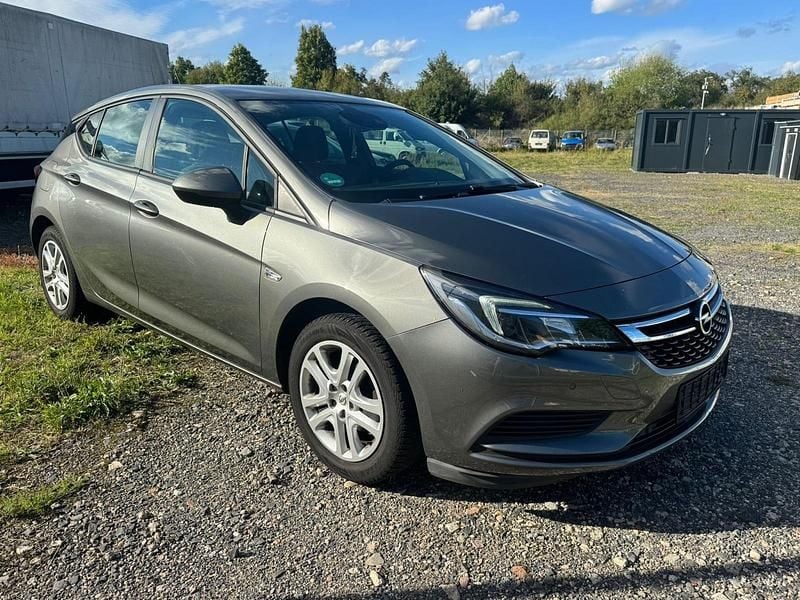 Grau Gebraucht 2016 Opel Astra Kleinwagen | 4.999 € (Superpreis) - Bild 1/4
