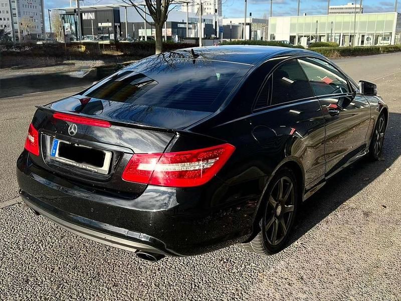 Gebraucht Mercedes E350 Avantgarde 265 PS (194 kW) 2011 Schwarz Coupé