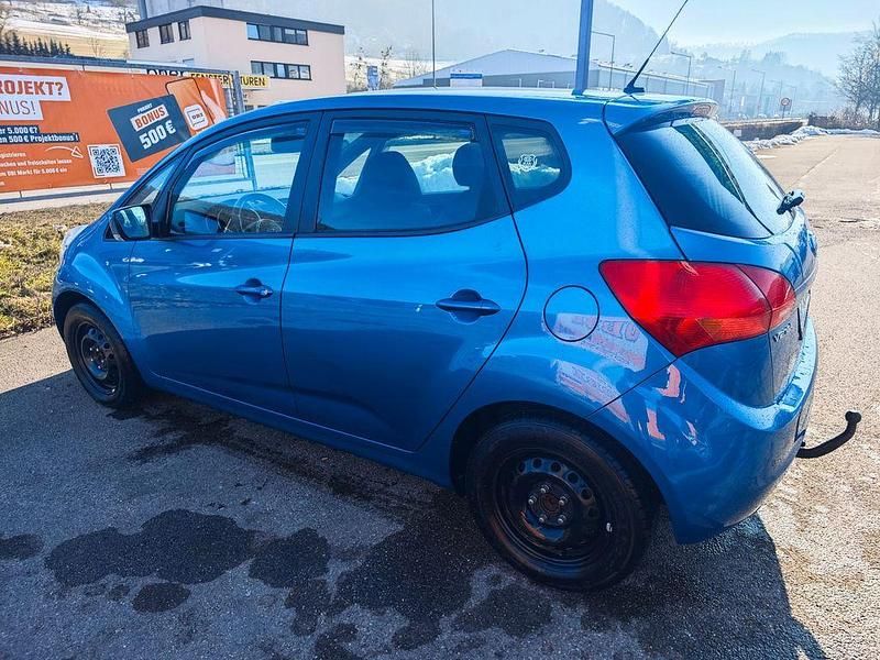Gebraucht Kia Venga Spirit 125 PS (91 kW) 2010 Blau Kleinwagen
