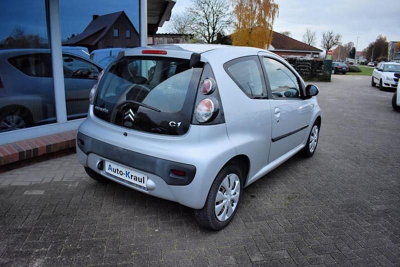 Gebraucht Citroën C1 SELECTION 68 PS (50 kW) 2011 Silber metallic (metallic) Kleinwagen