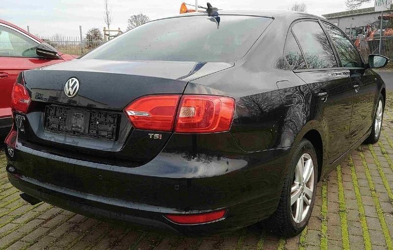 Gebraucht VW Jetta Match 122 PS (89 kW) 2012 Schwarz Limousine
