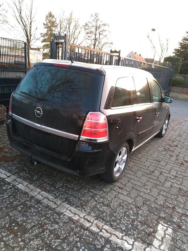 Gebraucht Opel Zafira 148 PS (108 kW) 2005 Schwarz Van / Kleinbus
