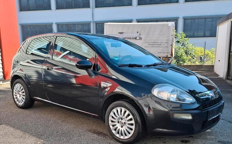Schwarz Gebraucht 2011 Fiat Punto Kleinwagen | 1.850 € (Guter Preis) - Bild 1/4