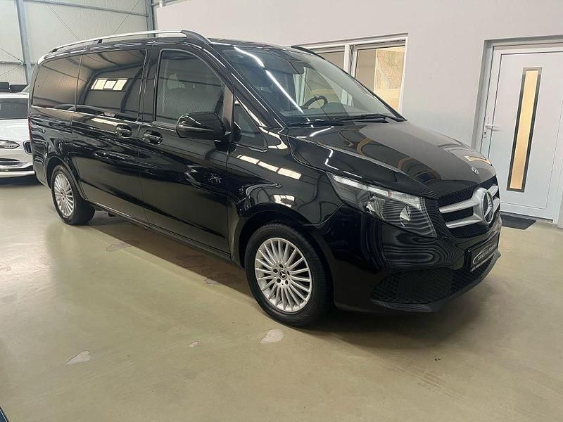 Gebraucht Mercedes V220 163 PS (119 kW) 2021 Obsidianschwarz metallic Van / Kleinbus