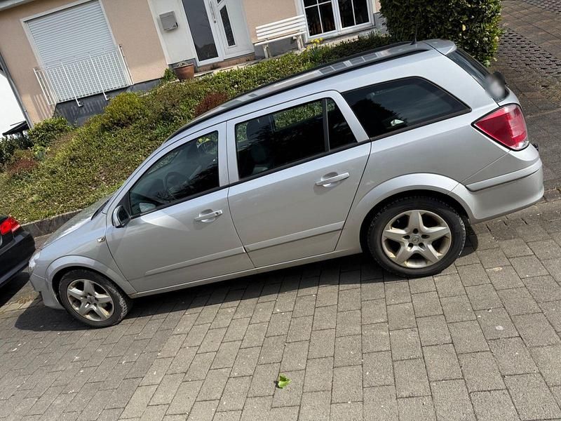 Gebraucht Opel Astra 116 PS (85 kW) 2008 Silber Limousine