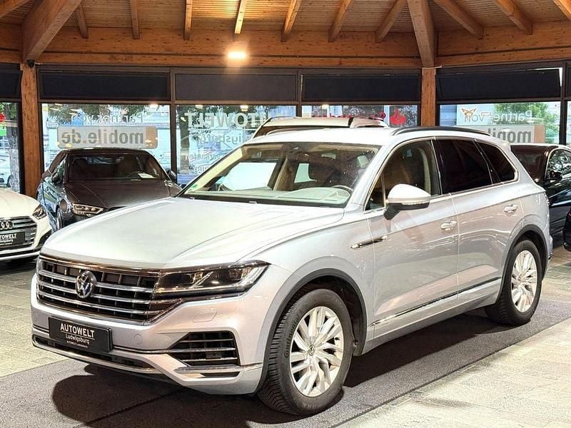 Silber Gebraucht 2019 VW Touareg Atmosphere SUV | 33.937 € (Superpreis) - Bild 1/4